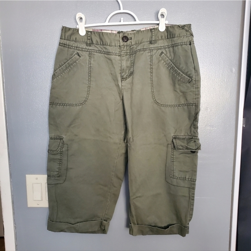 Route 66 Cargo Capris size 9/10.